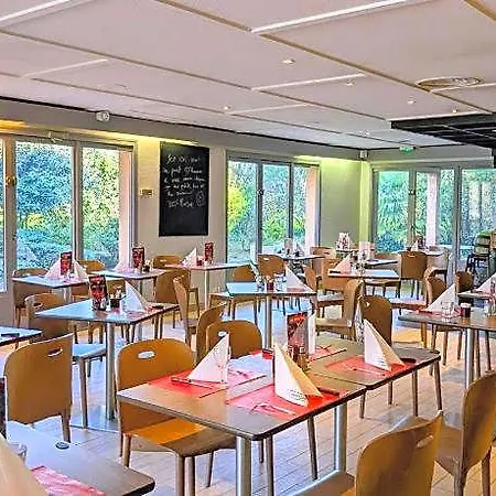 호텔 Campanile Grenoble Nord - 3*