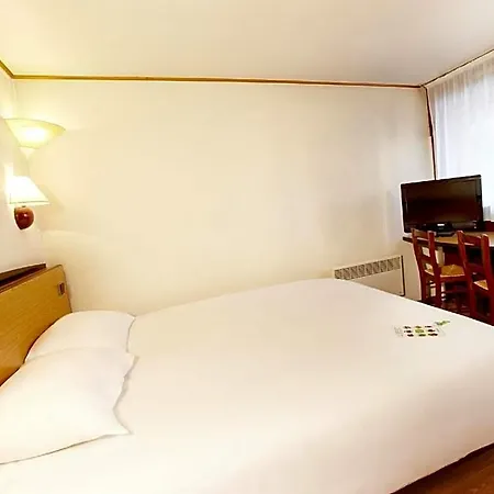 Hotel Campanile Grenoble Nord - 3*